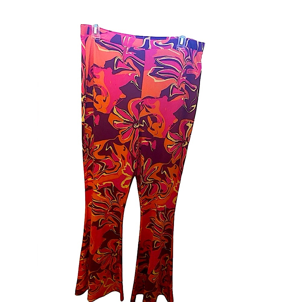 Free people hippie print fell bottom leggings. Size large. Used